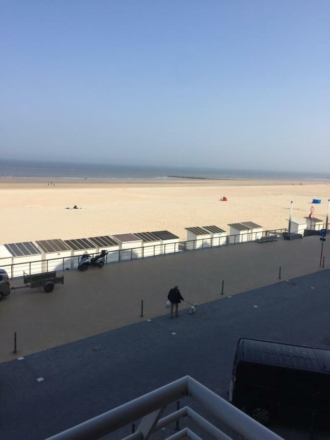 Studio Zwembad Met Frontaal Zeezicht Oostende Dış mekan fotoğraf